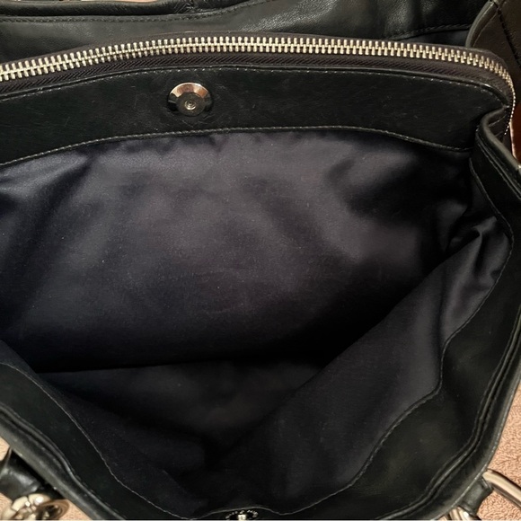 Coach Black Leather Shoulder Bag with Turnlock Closure - Picture 9 of 14